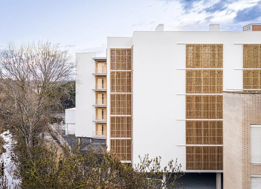 Obra nova a Palamós · Edifici plurifamiliar cooperatiu